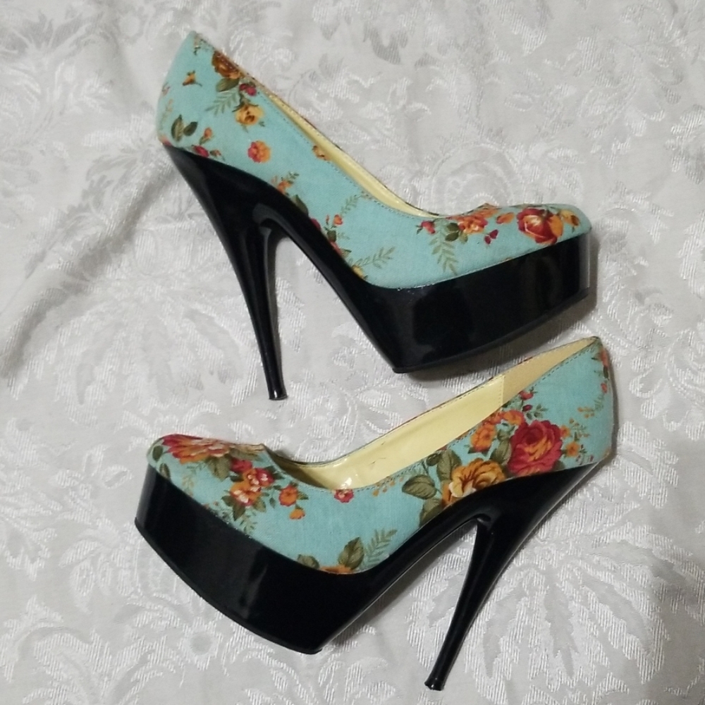 Gorgeous Floral Stilleto Heels - Picture 4 of 8